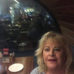 Meet your Posher, Sharon